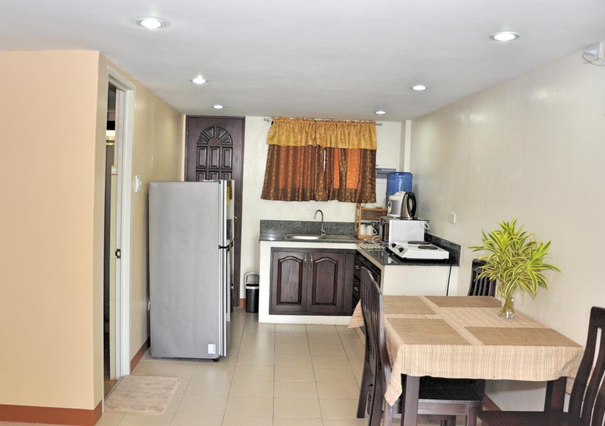 Pal-Watson Apartments Lapu-Lapu City Szoba fotó