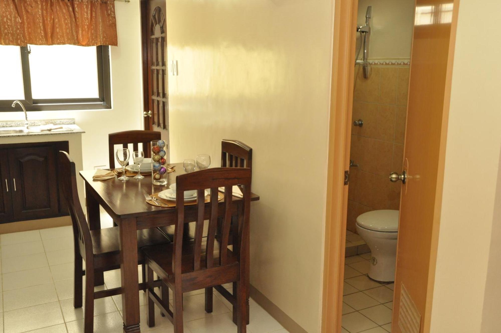 Pal-Watson Apartments Lapu-Lapu City Szoba fotó