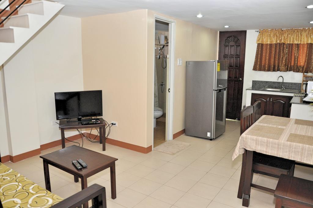 Pal-Watson Apartments Lapu-Lapu City Szoba fotó