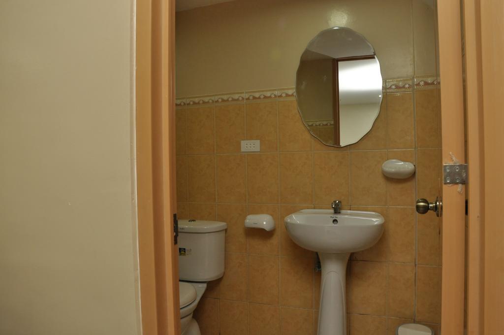 Pal-Watson Apartments Lapu-Lapu City Szoba fotó