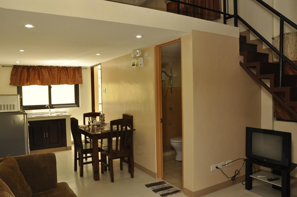 Pal-Watson Apartments Lapu-Lapu City Szoba fotó